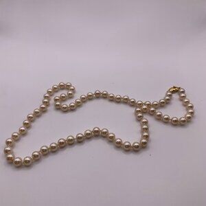 #070 Vintage Monet pink faux pearl necklace